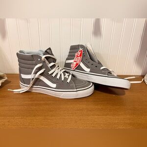Men’s 7.5 / Womens 9 Vans high top sneakers